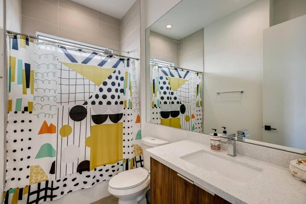 4 Story Home Mins To Downtown Houston With City Views Экстерьер фото