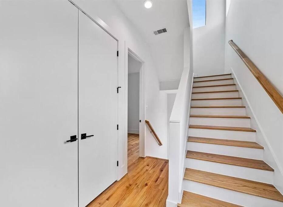 4 Story Home Mins To Downtown Houston With City Views Экстерьер фото