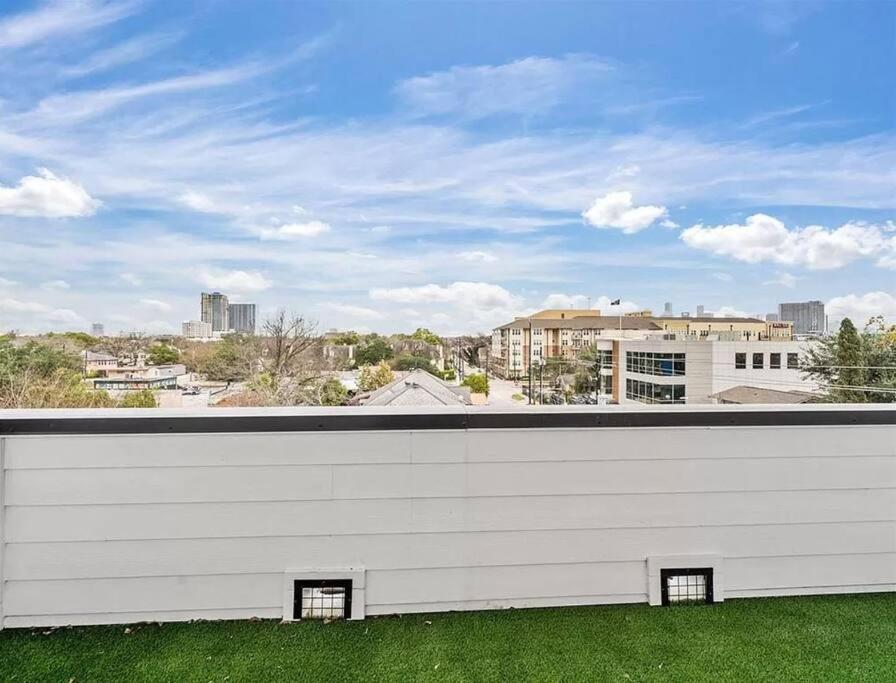 4 Story Home Mins To Downtown Houston With City Views Экстерьер фото