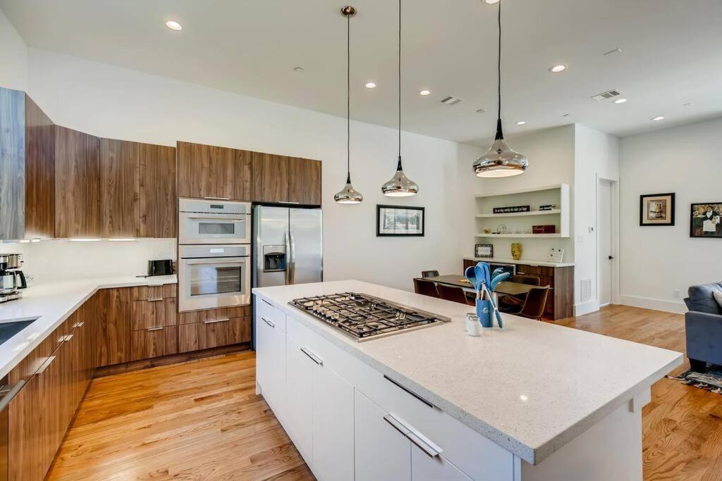 4 Story Home Mins To Downtown Houston With City Views Экстерьер фото