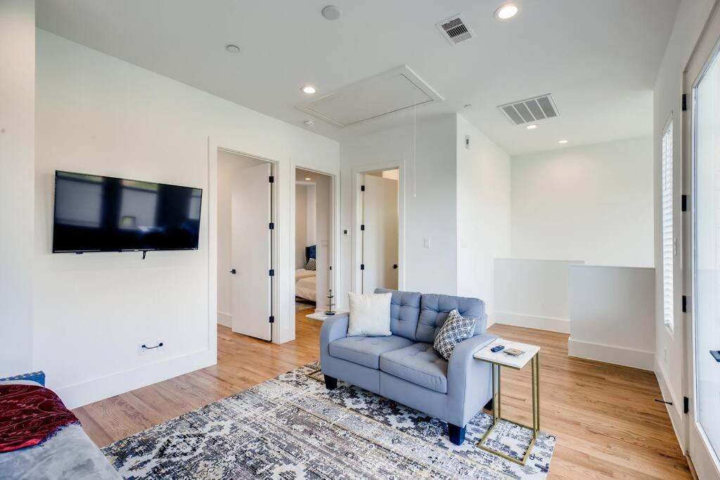4 Story Home Mins To Downtown Houston With City Views Экстерьер фото