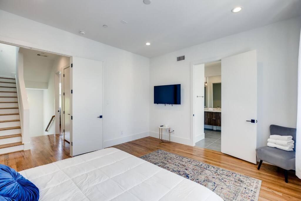 4 Story Home Mins To Downtown Houston With City Views Экстерьер фото